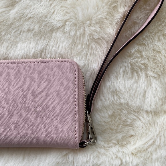 Michael Kors Light Pink Wallet Wristlet - Picture 3 of 9